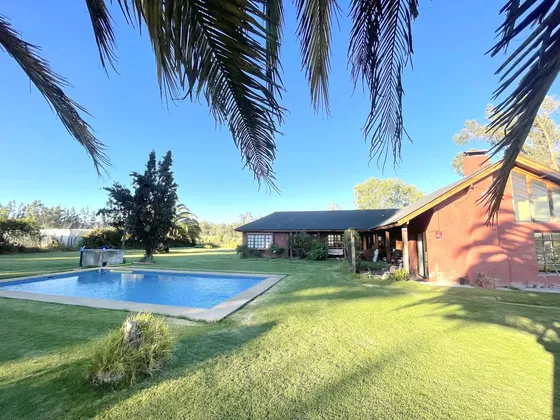 Parcela Con Casa Muy Luminosa, Piscina, Agua Potable