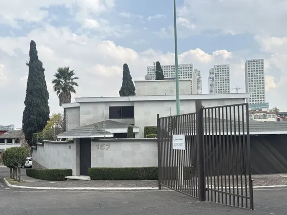  Renta Casa En Bosque Con Un Super Jardin Y Muy Comoda