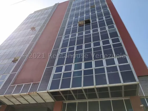 Oficina En Venta Inm El Viñedo Tener Un Lugar Espacioso Y De Total Confort A La Hora De Laborar, Tiene Para Ti Bella Y Cómoda Oficina De 107 Mts2, Ubicada En Una De Las Mejores Zonas. 22-3716