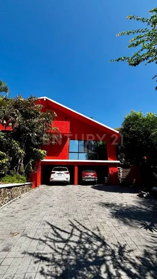 En Venta Residencia En Burgos - Amplios Espacios Y Excelente Ubicación