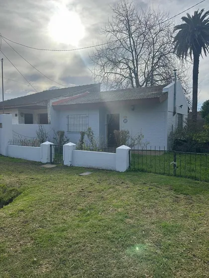Casa En Venta - 1 Dormitorio 1 Baño - Cochera - 338mts2 - Chascomús