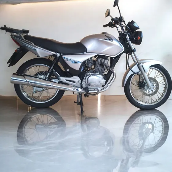 Cg Titan 15o Esd Ano 2007 Prata