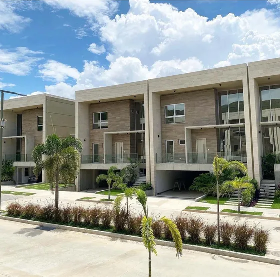 Townhouse En Terrazas Del Country, Cumbres De Guataparo.