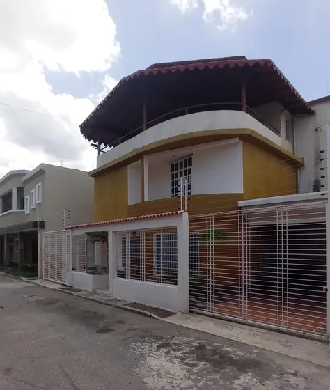 Casa De 2 Niveles Mas Terreza 487 Mtrs Res. Villas Ingenia La Morita 1 Turmero Cerco Eléctrico Cocina Equipada ( Solo Clientes) Lp