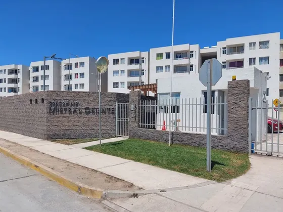 Departamento En Arriendo Semi-amoblado 3d/1b En La Serena