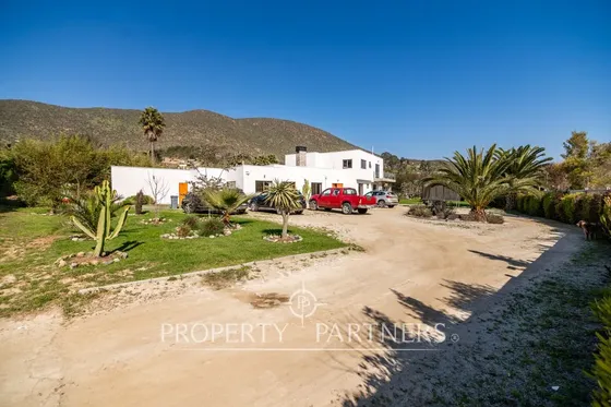 Preciosa Casa Estilo Mediterranea En Condominio De...