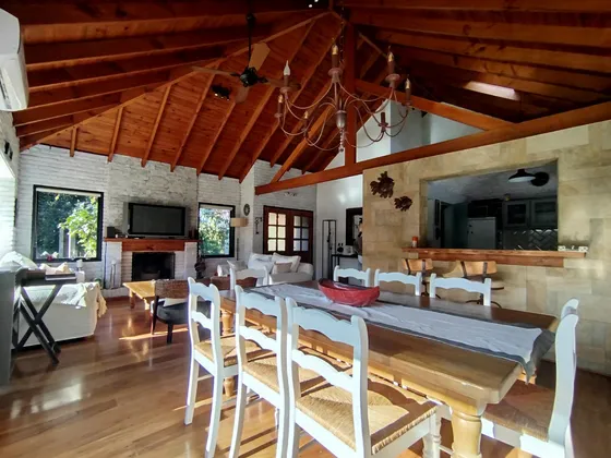 Casa En Alquiler De 3 Dormitorios En Impecable Estado Amoblada Y Equipada 