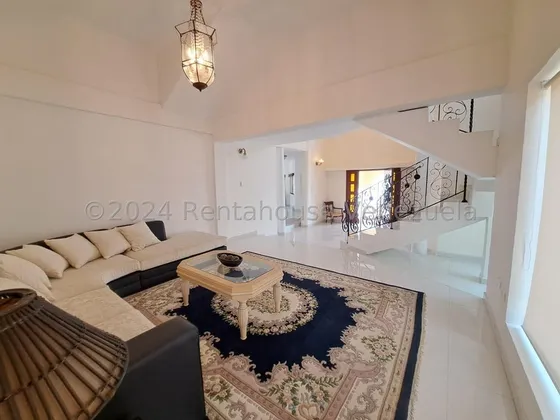 Diana C. Vende Hermosa Casa Familiar Tipo Mediterraneo En Altos De Guataparo Valencia, Rc-dc 25-16262
