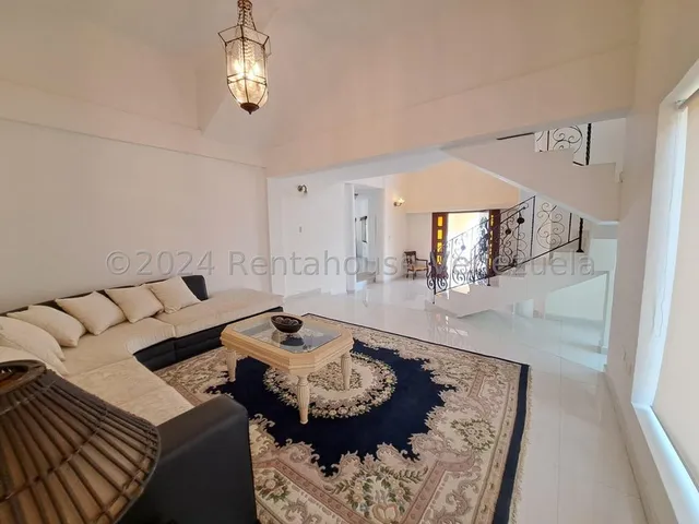 Diana C. Vende Hermosa Casa Familiar Tipo Mediterraneo En Altos De Guataparo Valencia, Rc-dc 25-16262