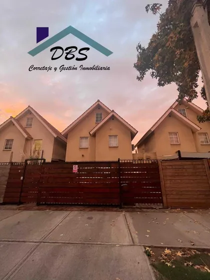 Dbs Propiedades Arrienda Casa 3 Pisos 4d/3b/2est/  1.200.000