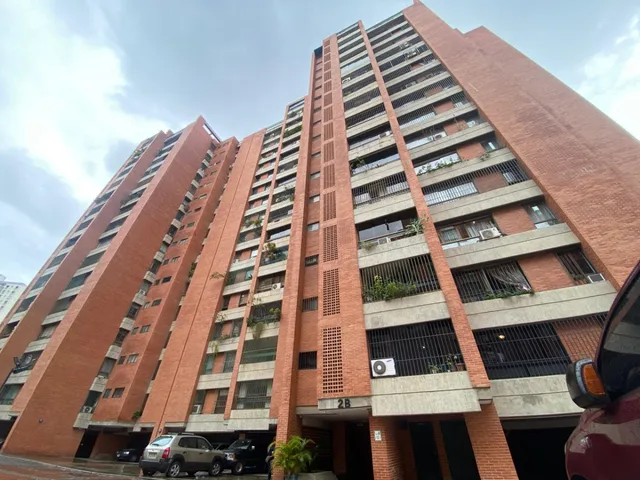 Parque Humboldt, C.r. Parque Prado ! Bello Apartamento Totalmente Amoblado Y Equipado, 120 M2, 3 Hab., 2 Baños, 2 Pe, Area Servicio, Pisos Porcelanato. Conjunto Con Impecable Mantenimiento. Piso Alto.