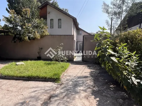 Casa En Venta De 4 Dorm. En La Reina
