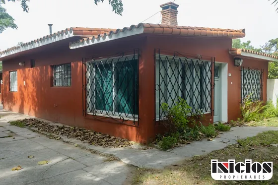 Chalet Y 3 Departamentos: Quinteros Nº 1718 - El Silvio - C230