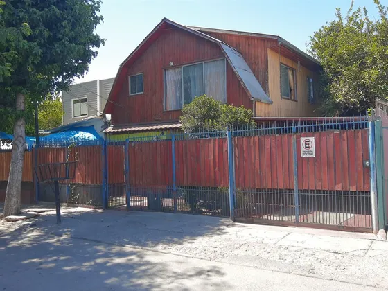 Casa En Venta De 7 Dorm. En Peñalolén
