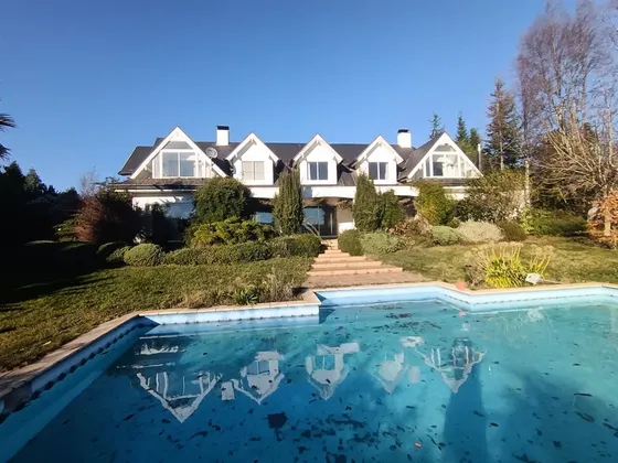 Vista Panorámica Al Lago Casa En Venta De 7 Dorm. En Pucón