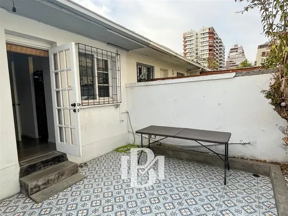 Casa En Venta De 1 Dorm. En Las Condes