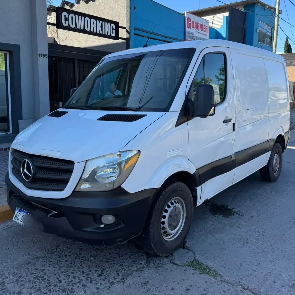 Mercedes-Benz Sprinter Mercedes-Benz Sprinter Mercedes-Benz Sprinter 2.1 411 Street 116cv down payment 20 million