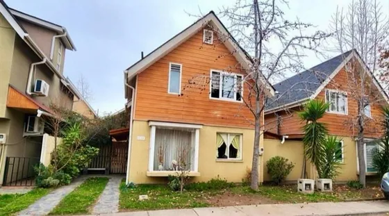 Casa En Venta De 3 Dorm. En Jardines Las Vizcachas