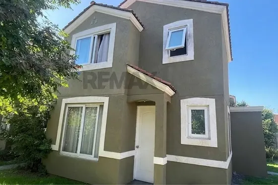 Casa Amplia Y Luminosa En Buin