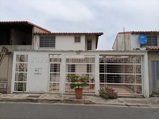 Hermoso Townhouse En Venta Ubicado En La Morita I Db 22-27402