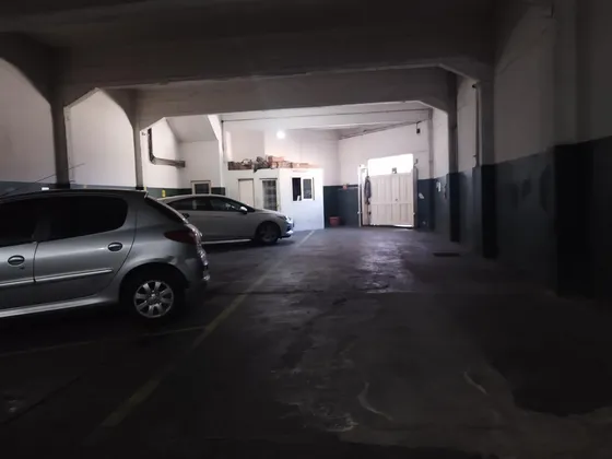 Cochera En  Haedo - Cubierta Con Porton Automatico - Comoda Y Segura Zona Clinica Tacchella 