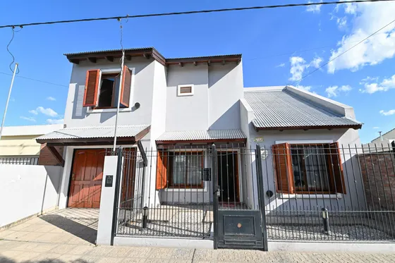 Se Vende Hermosa Casa Tres Dormitorios Con Patio 