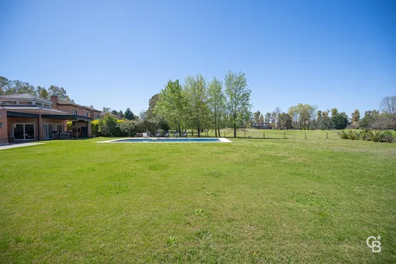 Casa En Venta - 4 Dormitorios - Al Golf - Mayling Cc