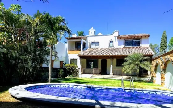 Casa En Fraccionamiento En Lomas De Atzingo, Cuernavaca, Morelos.