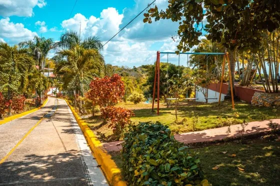 Villa Amueblada En Venta En Pedro Brand Con Piscina