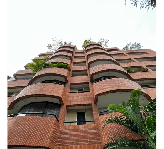 Apartamento En Alquiler En Campo Alegre De 70m2 Amoblado 