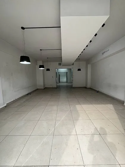 Arriendo Local 125 M2- Estacionamiento- Lo Barnechea 