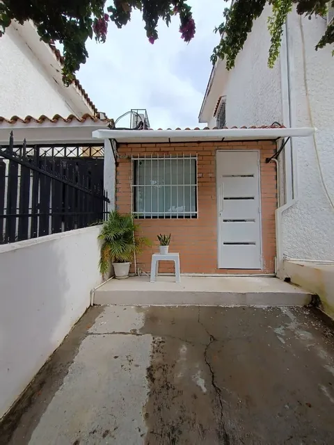 Vera Casa Inmobiliaria Alquila Consultorio En Trigal Norte Valencia Ld-1