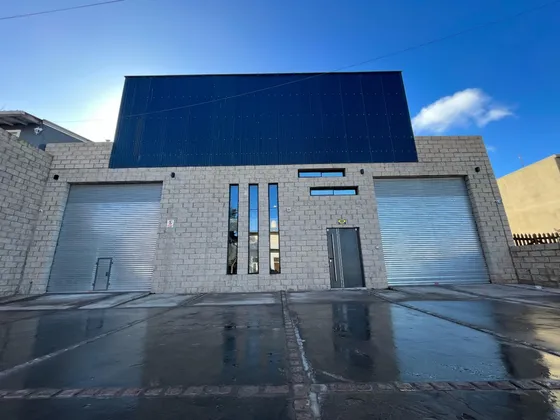 Venta Galpón Pinamar Chico Con Cochera