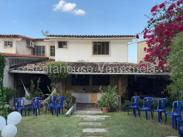 Confortable Town House Amoblado Que Combina El Fresco Y Acogedor Ambiente Campestre Con El Mejor Estilo De La Ciudad En Una Ubicación Privilegiada De Cabudare. Maritza Lucena Vende