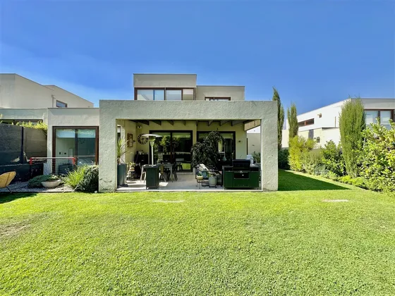 En Condominio: Los Bravos / Craighouse