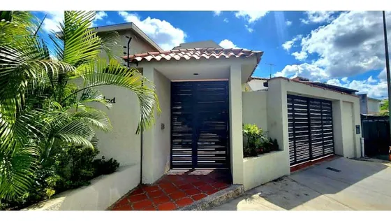 Se Vende Casa 650m2 El Cafetal Con Vista Calle Cerrada