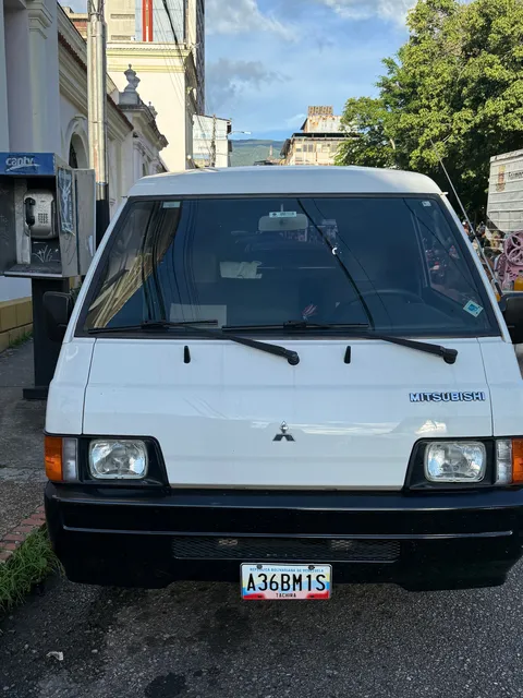 Mitsubishi L300 Panel