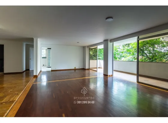 Apartamento En Venta En La Frontera, Medellín, Amplio E Iluminado. Mge