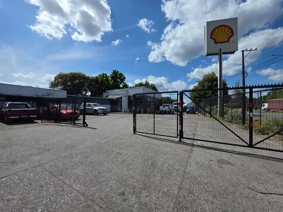 Local Y Bodega En Avenida Las Industrias