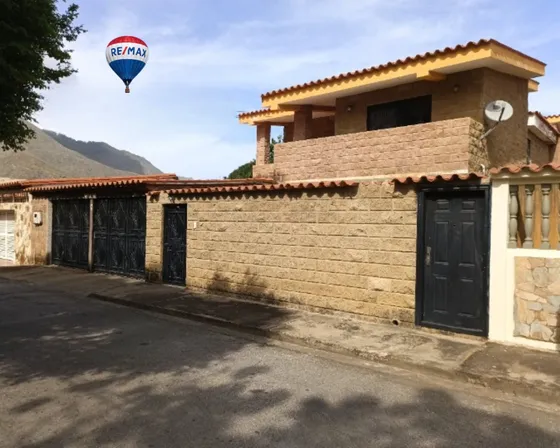 Re/max 2 Mil Vende Casa Con 16 Habitaciones, Con Zona Residencial, Con Cercania Al Mar Y Con Cercania A Centro Comercial