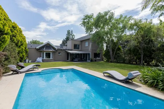 Casa De 5 Ambientes En Venta En Country Echeverría Del Lago. Canning,esteban Echeverría.