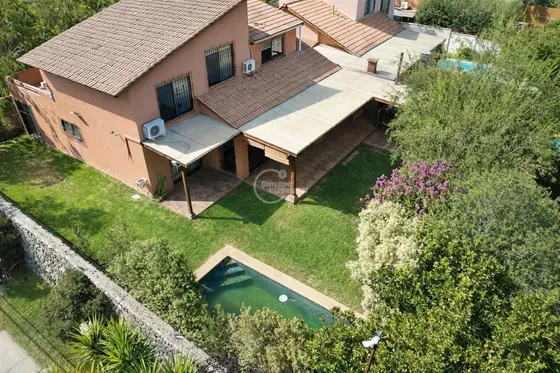 Casa En Venta De 5 Dorm. En Peñalolén