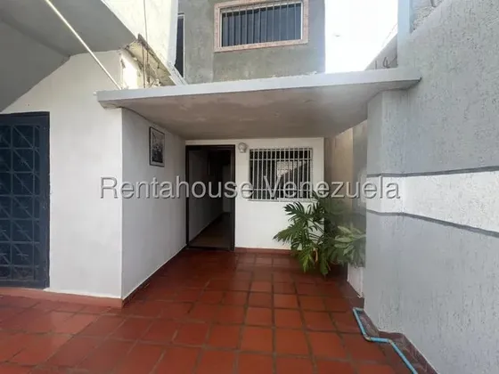Edel Vargas Alquila Amplia Casa Comercial Para Consultorios U Oficina Ubicada En Nueva Segovia / Renta House