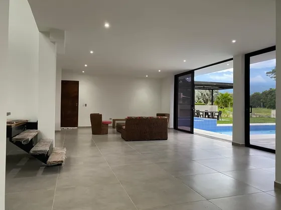 Arriendo Apartamento En El Barrio Los Cristales