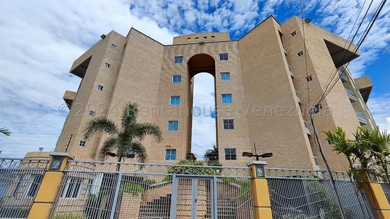 Apartamento En Venta En  Conjunto Residencial De La Zona Norte De Maracay 25-15222 Mfc