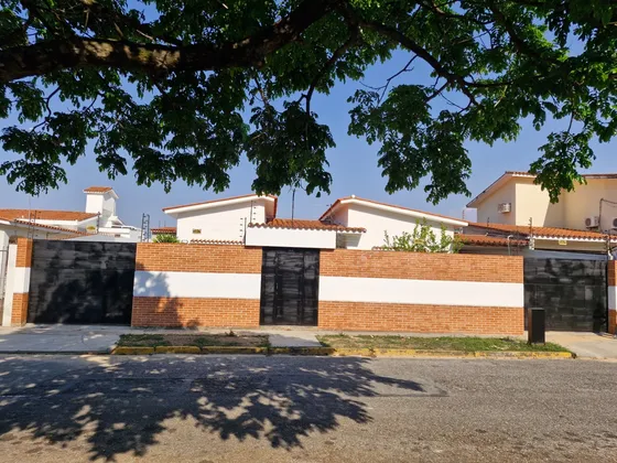 Urbanización Valle De Camoruco. Negociable (hv)