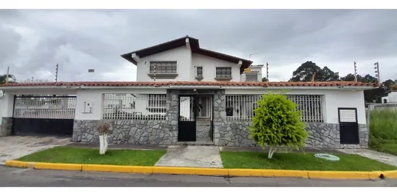 Casa Quinta 540m2 De Construccion Urb. Los Picachos Los Teques