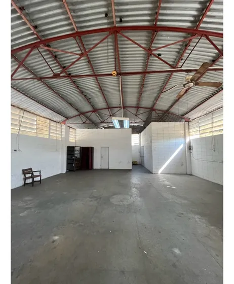 Edificio Comercial / Industrial En Los Ruices