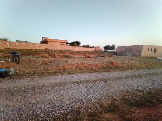 Terreno Com Iptu Em Dia,280 Mt Bairro Bosque Dos Eucalipto 