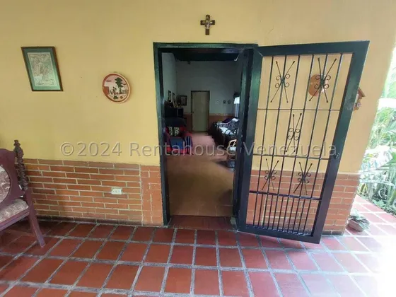 24-17772  Hermosa, Amplia Y Espectacular Casa En Venta Con 3 Habitaciones, 3 Baños,y Local   En Urb La Ensenada Barquisimeto  Yineth Cordero Rahco Y:c   